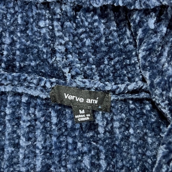 Blue yarn cardigan - Picture 2 of 3